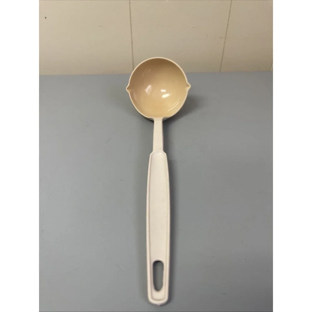 Vintage Ekco Ladle Almond Plastic Soup Spoon Dipper Cooking Utensil Kitchen‎ USA